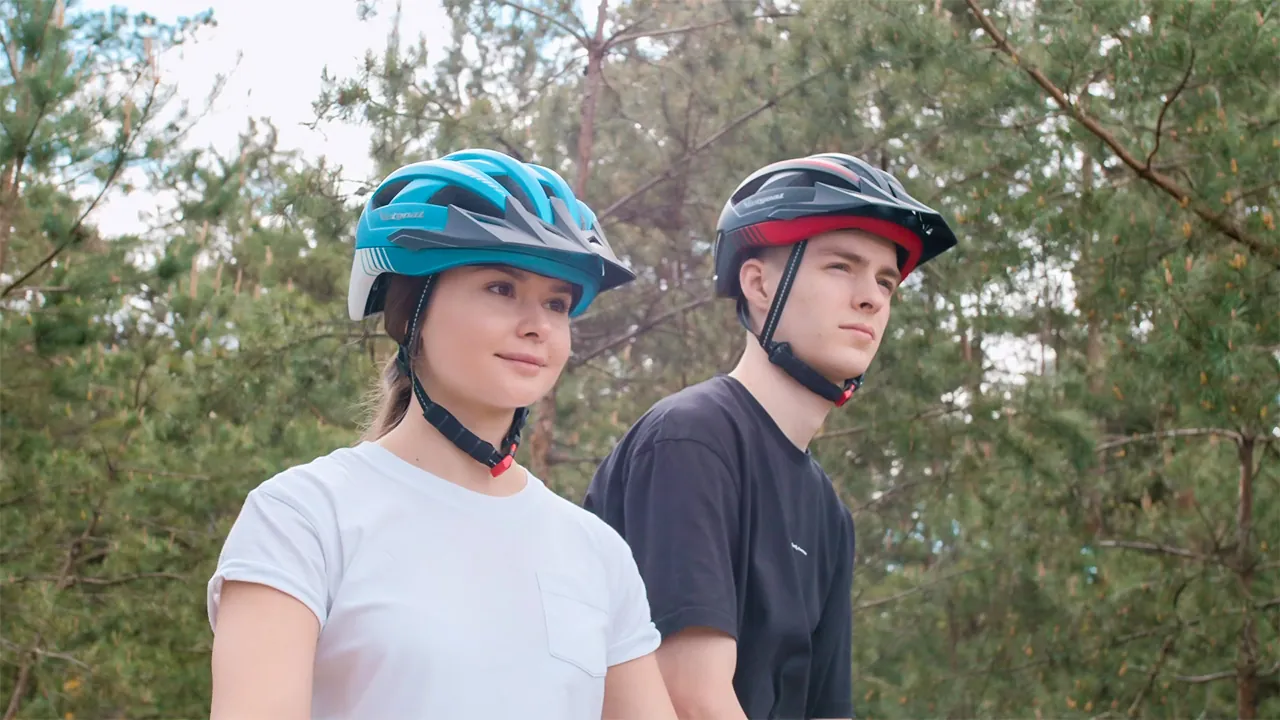VICTGOAL Bike Helmet Review: Rear Light and Visor image 7